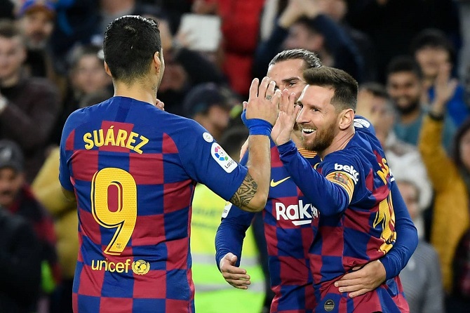 Kết quả Barcelona 4-1 Alaves: Kh&ocirc;ng cần gắng sức vẫn thắng đậm