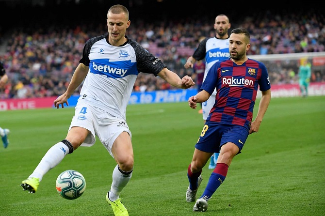 Kết quả Barcelona 4-1 Alaves: Kh&ocirc;ng cần gắng sức vẫn thắng đậm