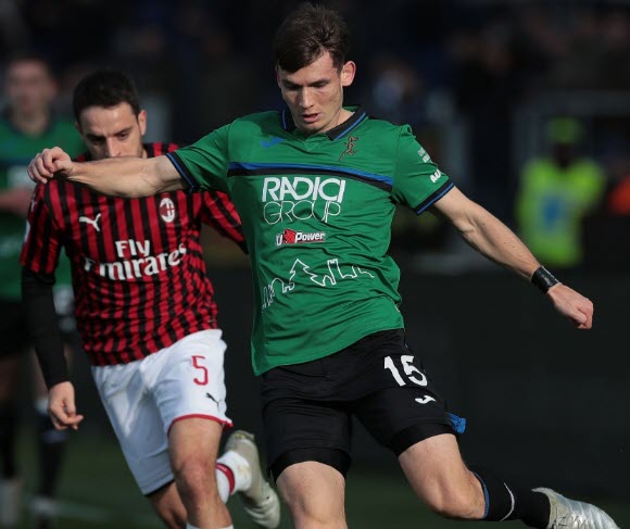 Atalanta 5-0 AC Milan: Rossoneri c&uacute;i gầm mặt ra về