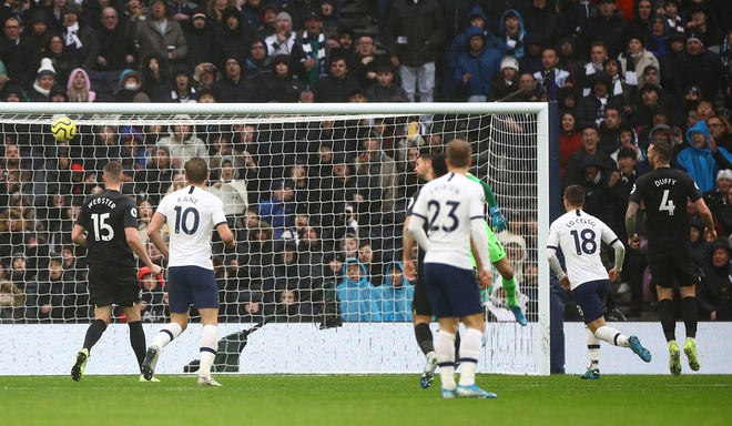 Tottenham 2-1 Brighton: Kane v&agrave; Alli gi&uacute;p G&agrave; trống lội ngược d&ograve;ng