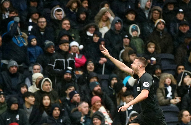 Tottenham 2-1 Brighton: Kane v&agrave; Alli gi&uacute;p G&agrave; trống lội ngược d&ograve;ng