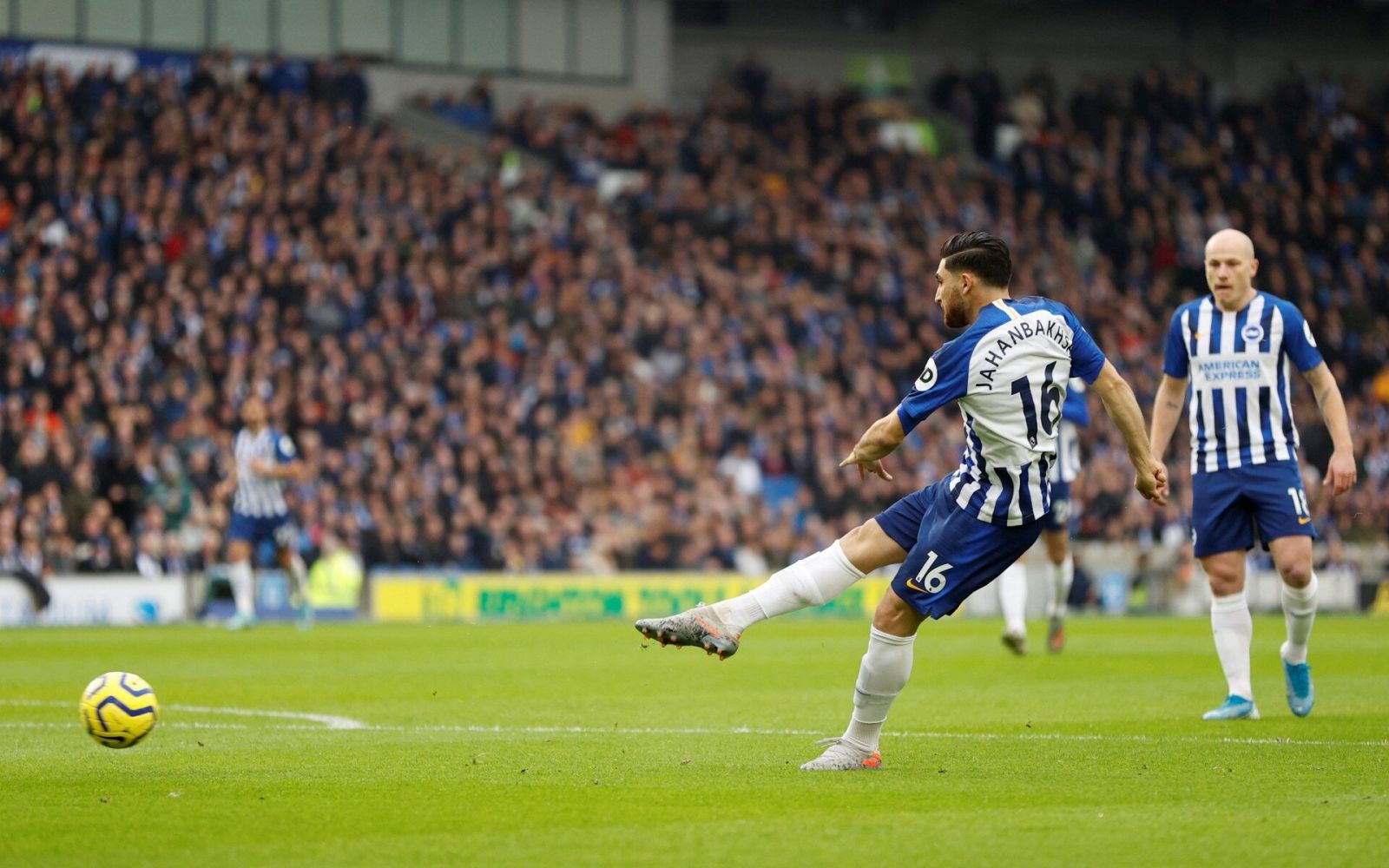 Cầu thủ ch&acirc;u &Aacute; tỏa s&aacute;ng, Brighton đả bại Bourneouth