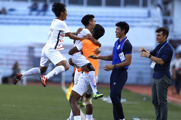 U22 Campuchia 3-1 U22 Malaysia: Hẹn U22 Việt Nam ở b&aacute;n kết