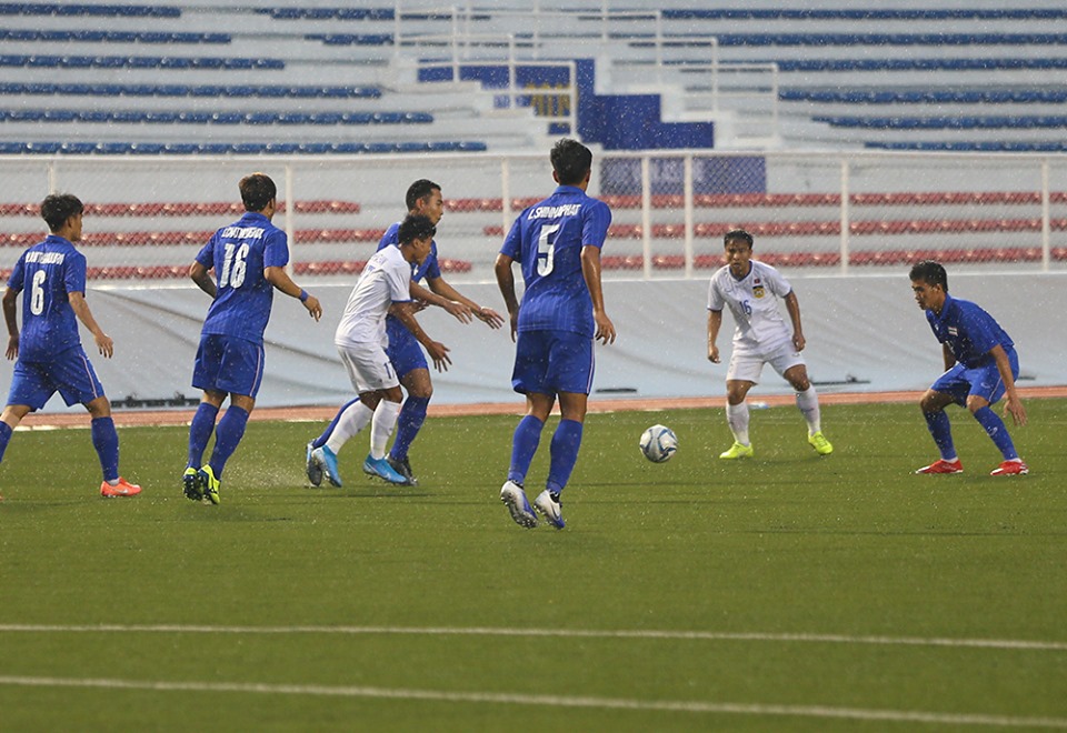 U22 L&agrave;o 0-2 U22 Th&aacute;i Lan: Suphanat tỏa s&aacute;ng, Voi chiến thắng nhọc ph&uacute;t cuối