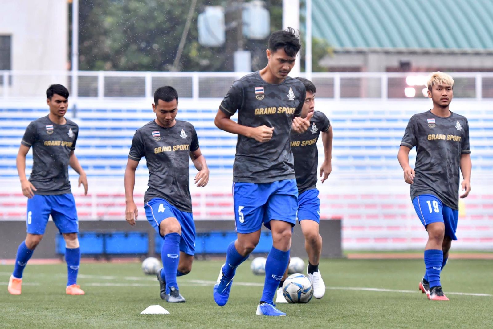 U22 L&agrave;o 0-2 U22 Th&aacute;i Lan: Suphanat tỏa s&aacute;ng, Voi chiến thắng nhọc ph&uacute;t cuối