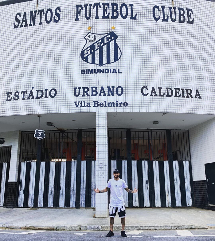 Ch&ugrave;m ảnh sao b&oacute;ng đ&aacute; đ&oacute;n Gi&aacute;ng sinh: Mbappe ho&aacute; th&acirc;n lạ, Messi th&agrave;nh ngựa vằn