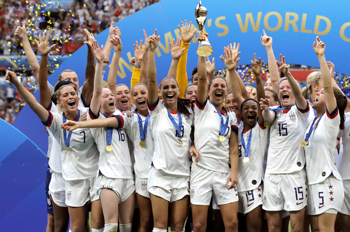 Nh&igrave;n lại những sự kiện nổi bật của b&oacute;ng đ&aacute; thế giới 2019: Messi lại lỡ hẹn với Copa America