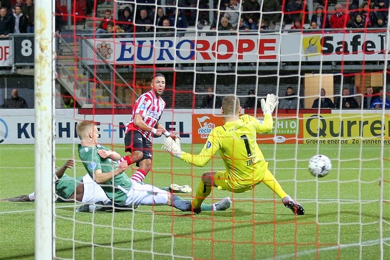 Zwolle vs PSV, 21h45 ng&agrave;y 18/10: Ph&aacute; dớp to&agrave;n thua