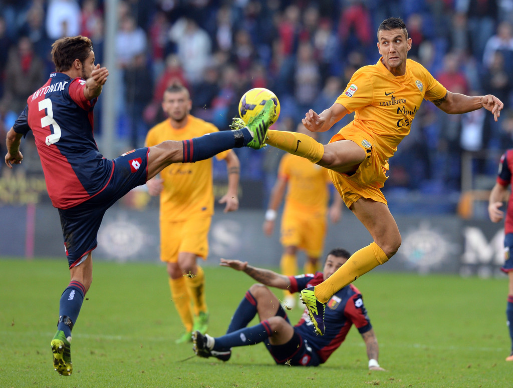 Hellas Verona vs Genoa (1h45 20/10): Kh&aacute;ch l&eacute;p vế