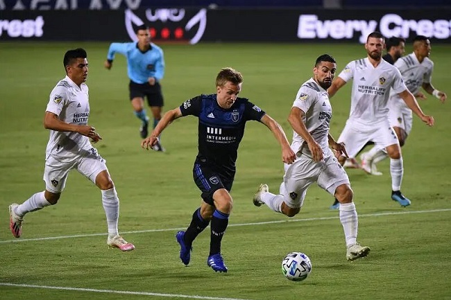 SJ Earthquakes vs LA Galaxy, 9h30 ng&agrave;y 4/10: Vật lộn nơi cuối bảng