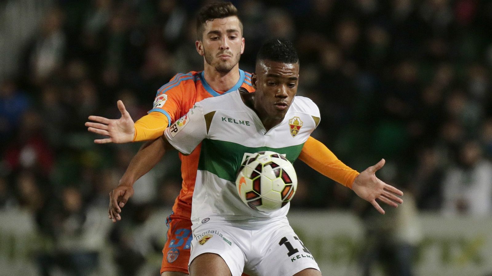 Elche vs Huesca (23h30 3/10): K&egrave;o d&agrave;i mạch thắng lợi