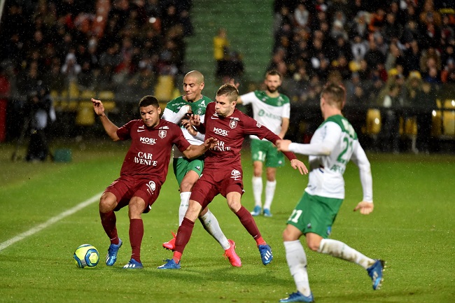 Metz vs Saint Etienne, 21h00 ng&agrave;y 25/10: Phong độ tr&aacute;i ngược