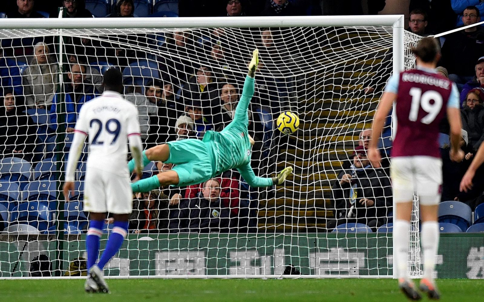 Burnley vs Chelsea (22h 31/10): Trở lại mặt đất