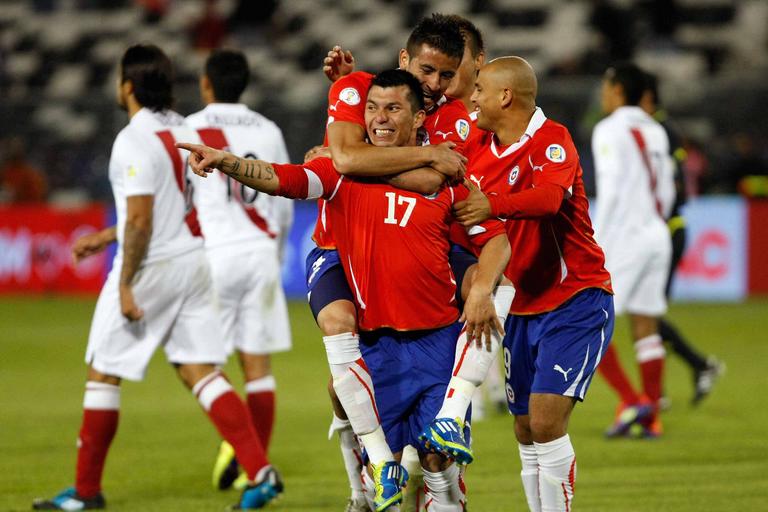 Chile vs Peru (6h 14/11): Chủ nh&agrave; đ&ograve;i nợ