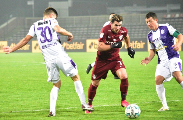 Politehnica Iasi vs Arges Pitesti, 22h30 ng&agrave;y 20/11: Tin v&agrave;o t&acirc;n binh