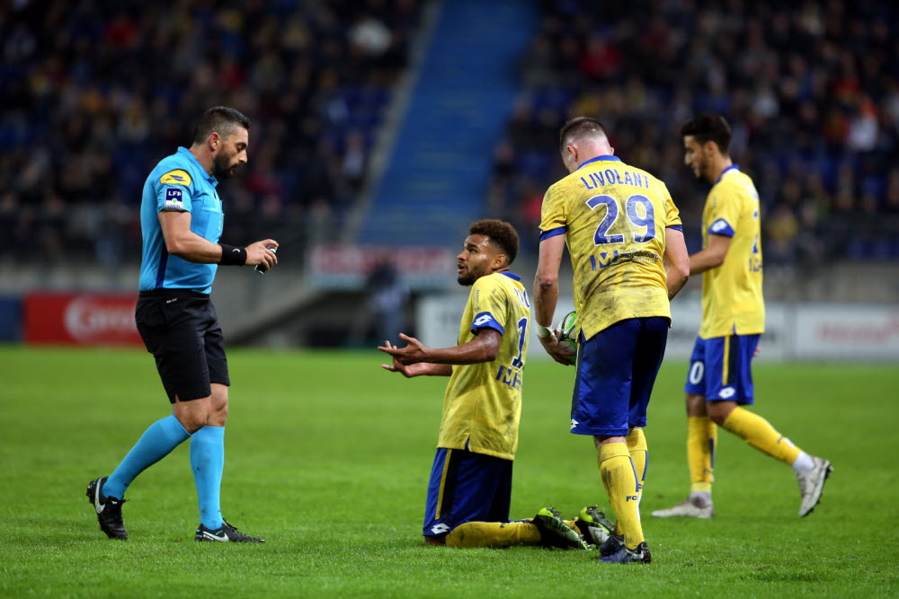 Guingamp vs Ajaccio, 2h45 ng&agrave;y 24/11: Điểm tựa Roudourou