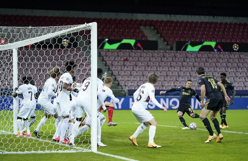 Ajax vs Midtjylland (3h 26/11): Th&agrave;nh Amsterdam mở hội