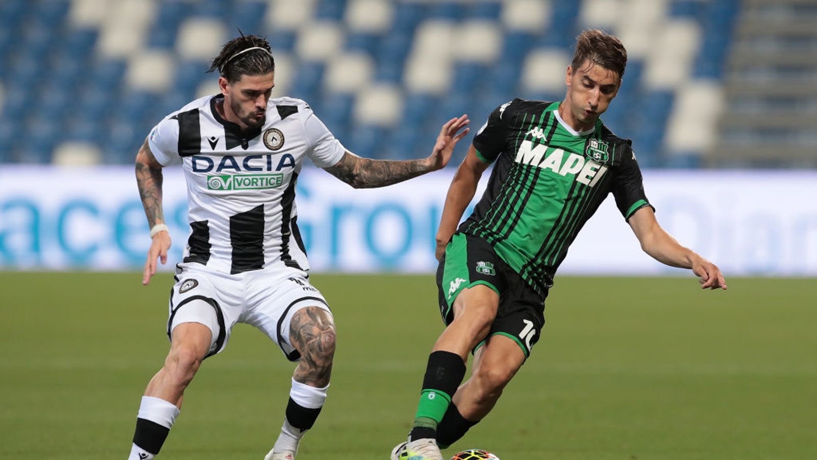 Sassuolo vs Udinese (2h45 7/11): Hạ s&aacute;t &ldquo;Ngựa vằn&rdquo;