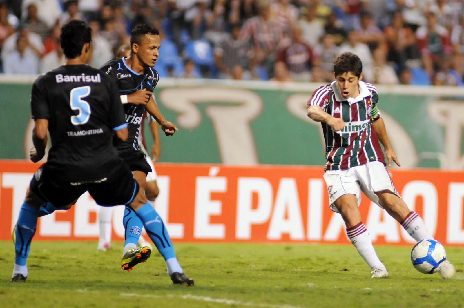 Fluminense vs Gremio, 6h30 ng&agrave;y 9/11: B&aacute;m đuổi ng&ocirc;i đầu