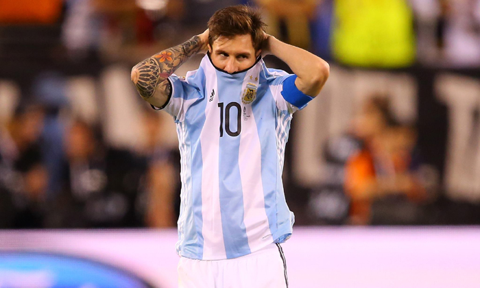 Messi v&agrave; Ronaldo dẫn đầu Top 10 cầu thủ đ&aacute; hỏng penalty nhiều nhất