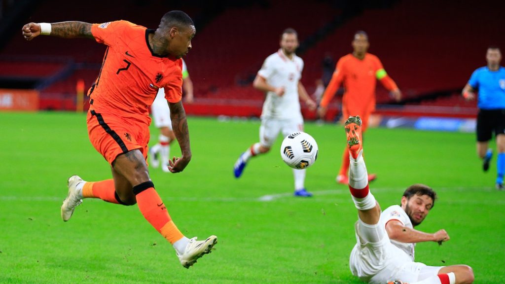 H&agrave; Lan vs Bosnia-Herzegovina (0h 16/11): Lốc nổi