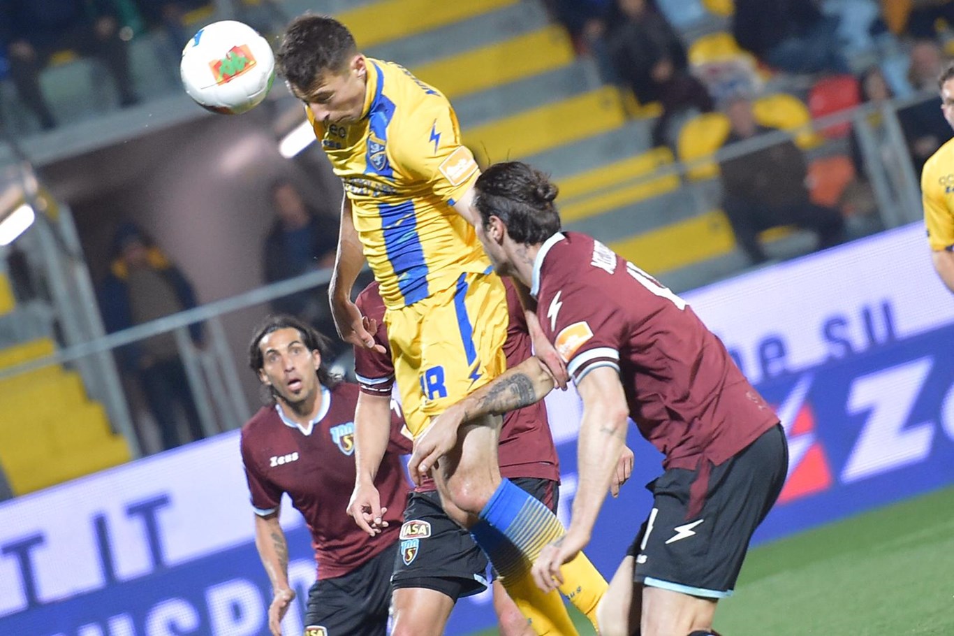 Frosinone vs Salernitana, 3h ng&agrave;y 19/12: Bất ph&acirc;n thắng bại