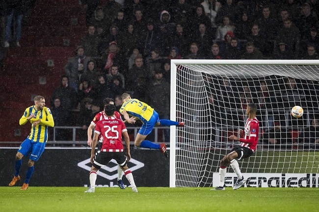 RKC Waalwijk vs PSV Eindhoven, 2h00 ng&agrave;y 20/12: Cạnh tranh ng&ocirc;i đầu