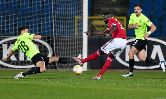 CFR Cluj vs CSKA Sofia (3h 4/12): B&aacute;m đuổi top 2
