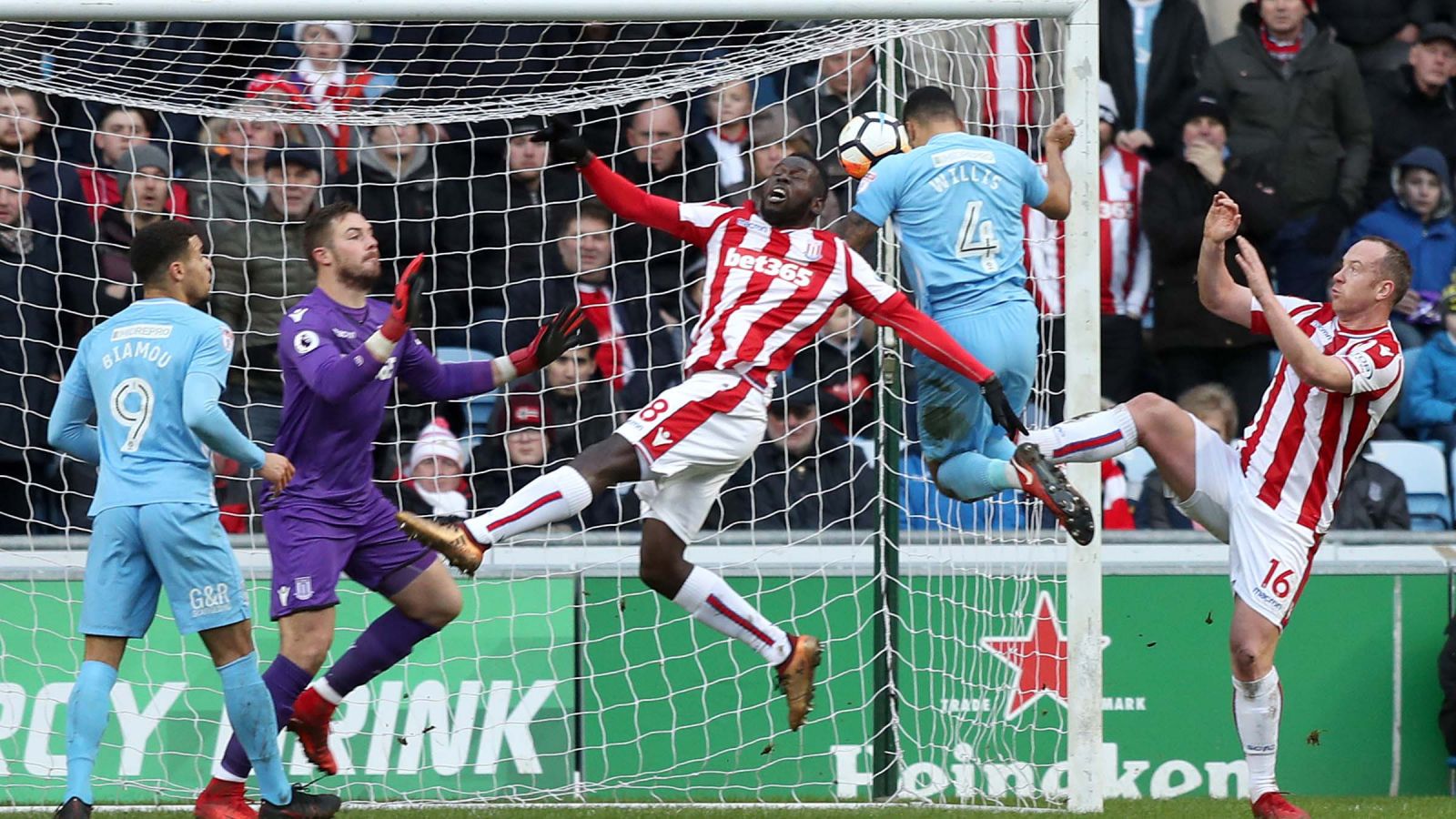 Coventry vs Stoke, 22h ng&agrave;y 26/12: Hồi sinh ở St. Andrews