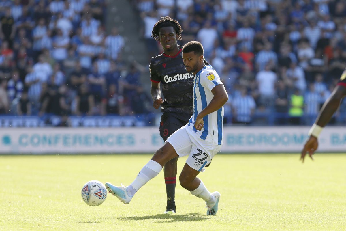 Huddersfield vs Reading, 22h ng&agrave;y 2/1: Vượt qua nghịch cảnh