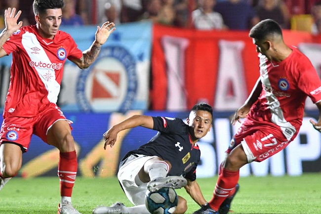 Argentinos Juniors vs Estudiantes, 5h10 ng&agrave;y 8/12: Kh&aacute;ch bu&ocirc;ng xu&ocirc;i