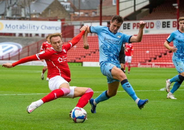 Barnsley vs Wycombe, 2h45 ng&agrave;y 10/12: Đả bại t&acirc;n binh