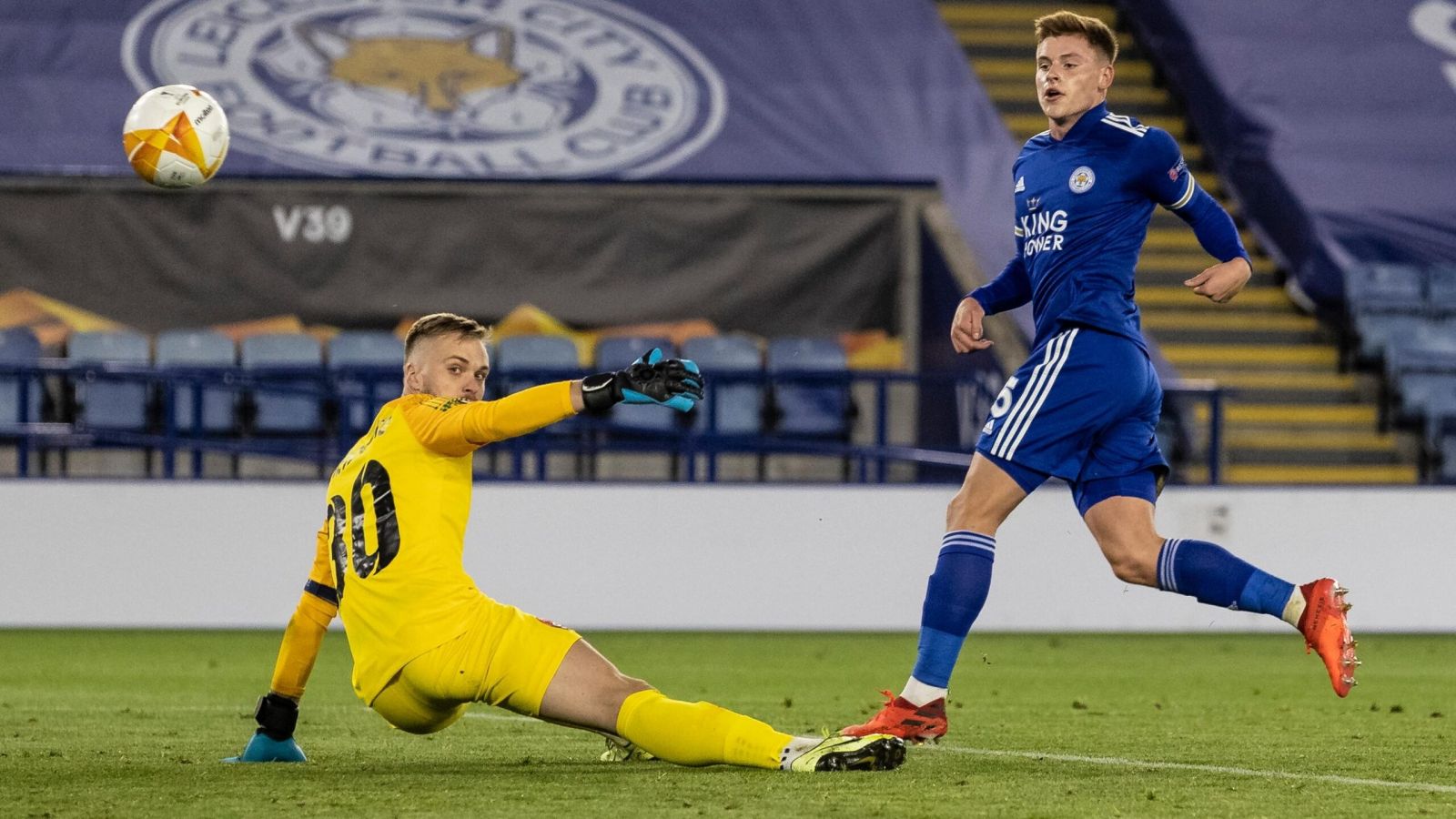 Leicester vs AEK Athens (3h 11/12): Bảo vệ ng&ocirc;i đầu