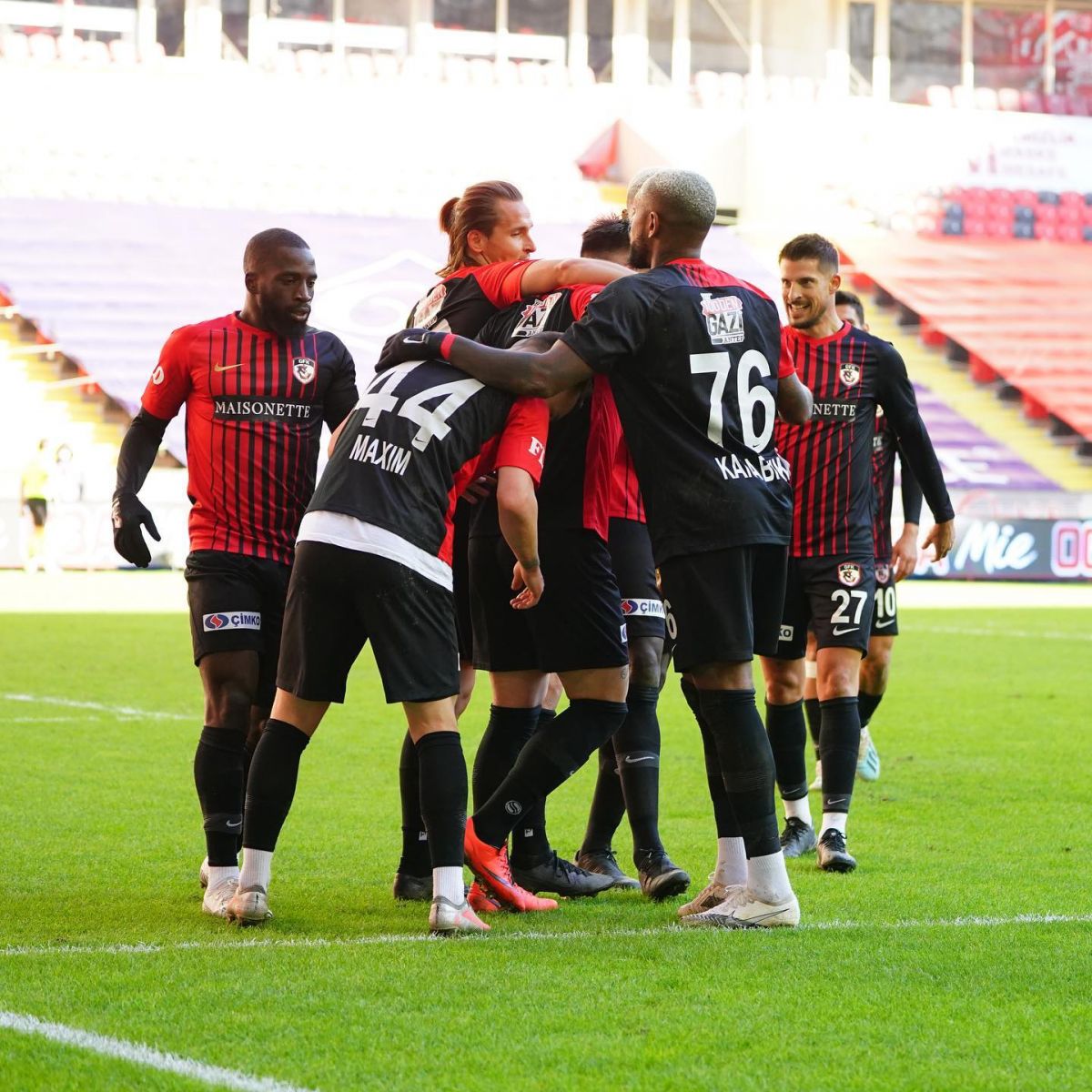 Erzurum BB vs Gazisehir Gaziantep, 17h30 ng&agrave;y 2/1: Niềm vui ngắn ngủi