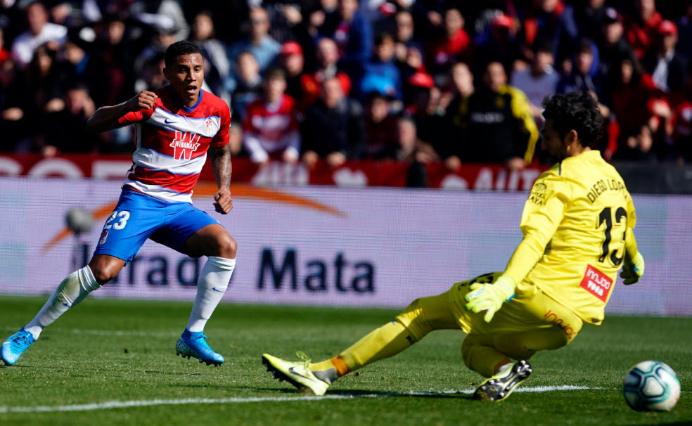 Granada 2-1 Espanyol: Carlos Fern&aacute;ndez đẩy Espanyol ch&igrave;m s&acirc;u v&agrave;o khủng hoảng