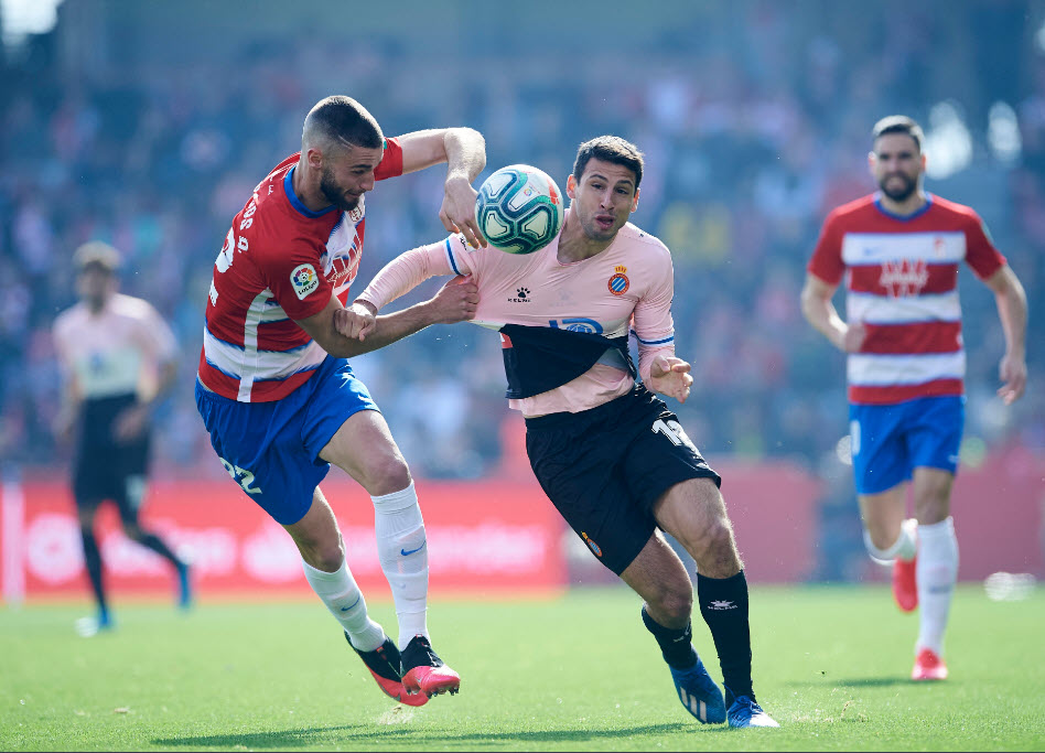 Granada 2-1 Espanyol: Carlos Fern&aacute;ndez đẩy Espanyol ch&igrave;m s&acirc;u v&agrave;o khủng hoảng