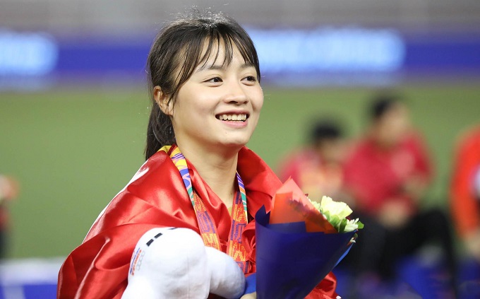 Hayley Raso - nữ tuyển thủ &Uacute;c đọ sắc c&ugrave;ng Ho&agrave;ng Thị Loan