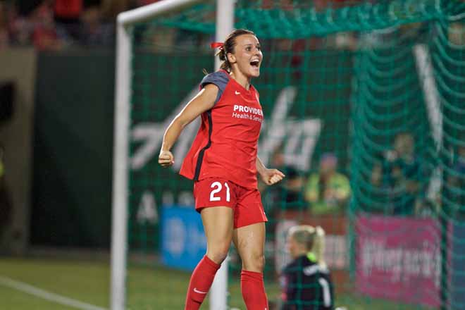 Hayley Raso - nữ tuyển thủ &Uacute;c đọ sắc c&ugrave;ng Ho&agrave;ng Thị Loan