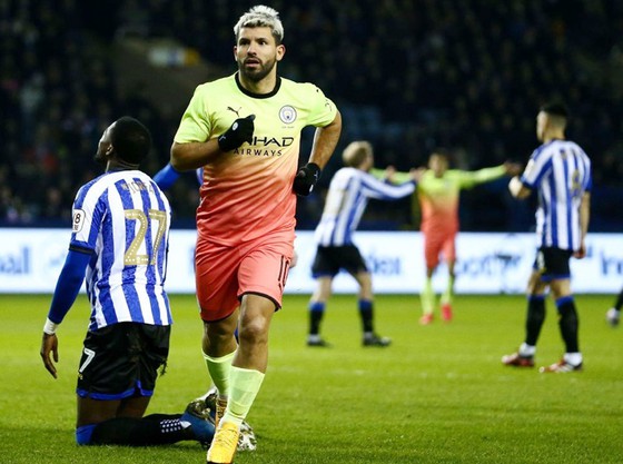 Vượt Rooney, Aguero trở th&agrave;nh &ldquo;vua&rdquo; của th&agrave;nh Manchester