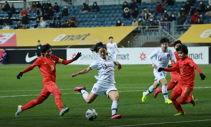 Nữ Việt Nam vs nữ Myanmar (17h 6/2): T&igrave;m v&eacute; đi tiếp