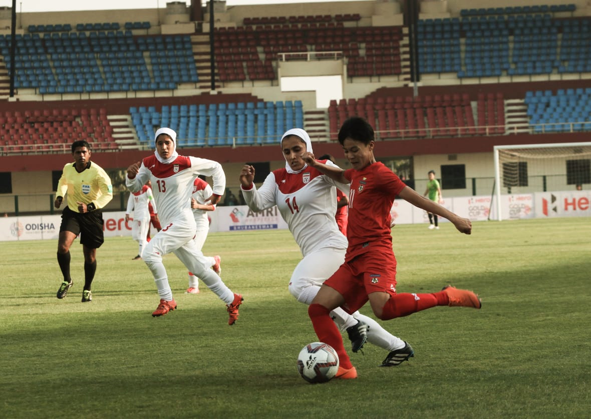 Tin tức b&oacute;ng đ&aacute; Việt Nam 4/2: Sao Myanmar h&eacute; lộ tuyệt chi&ecirc;u thắng Việt Nam