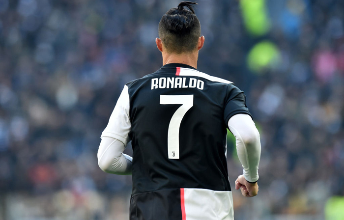 AC Milan vs Juventus (2h45 14/2): Ibra c&uacute;i đầu trước Ronaldo?
