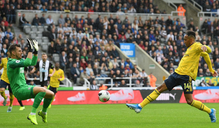 Arsenal vs Newcastle (23h30 16/2): Tan đ&agrave;n xẻ ngh&eacute;