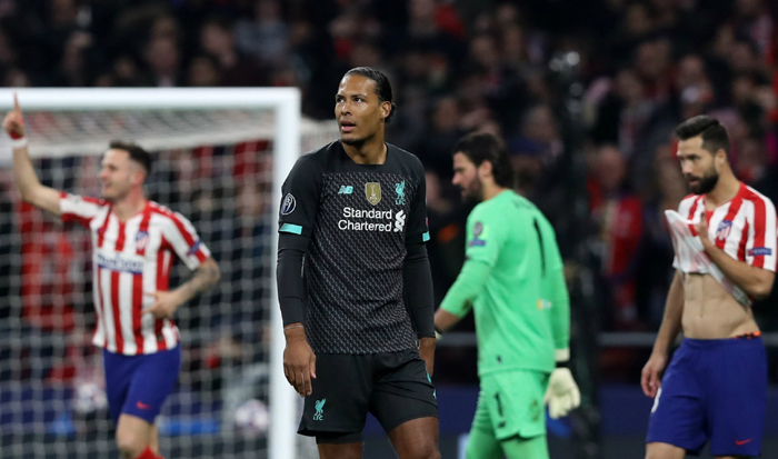 Liverpool vs West Ham (3h 25/2): Tội cho B&uacute;a tạ