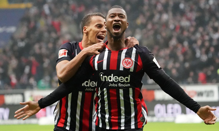 Eintracht Frankfurt vs Augsburg (2h30 8/2): Commerzbank-Arena h&oacute;a &lsquo;đất chết&rsquo;