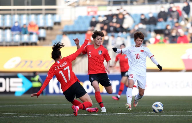 HLV Mai Đức Chung khen ngợi học tr&ograve; sau trận thua H&agrave;n Quốc