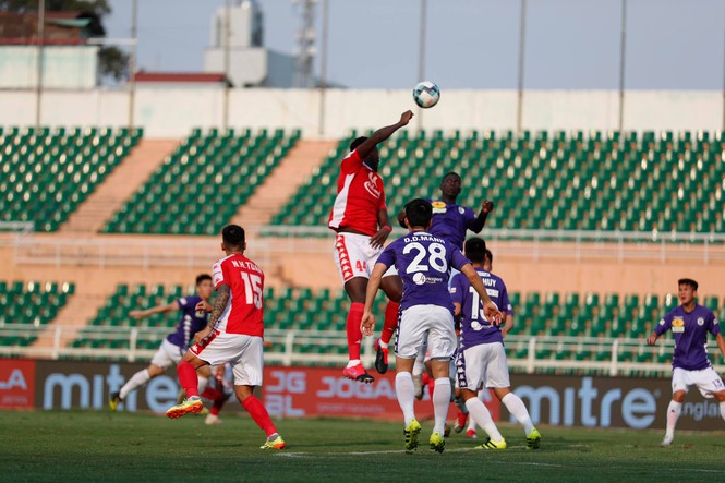 B&ugrave;i Tiến Dũng mắc sai lầm, TP.HCM đ&aacute;nh rơi Si&ecirc;u c&uacute;p v&agrave;o tay H&agrave; Nội