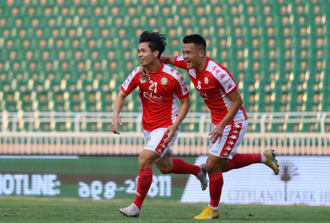 B&ugrave;i Tiến Dũng mắc sai lầm, TP.HCM đ&aacute;nh rơi Si&ecirc;u c&uacute;p v&agrave;o tay H&agrave; Nội