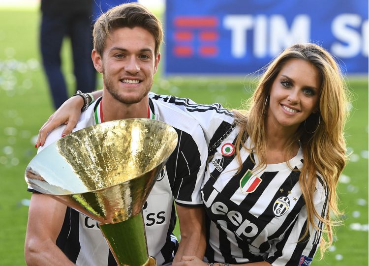 Ronaldo tiếp x&uacute;c gần với cầu thủ đầu ti&ecirc;n của Juventus nhiễm Covid-19