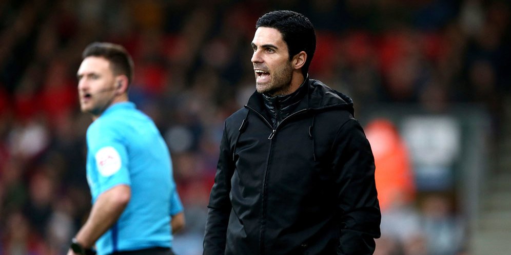 Cầu thủ đầu ti&ecirc;n của Premier League d&iacute;nh virus corona